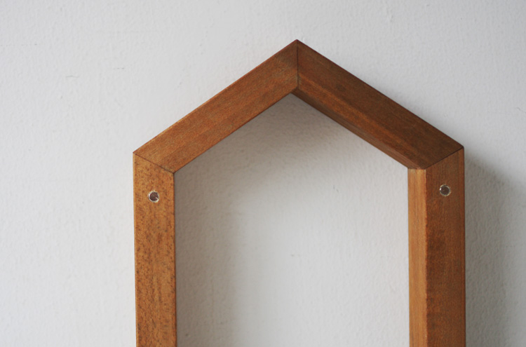 MWCkoba_FlowervaseHouseFlame